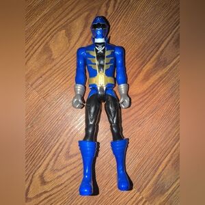 Bandai Power Rangers Super Megaforce Blue Ranger action figure